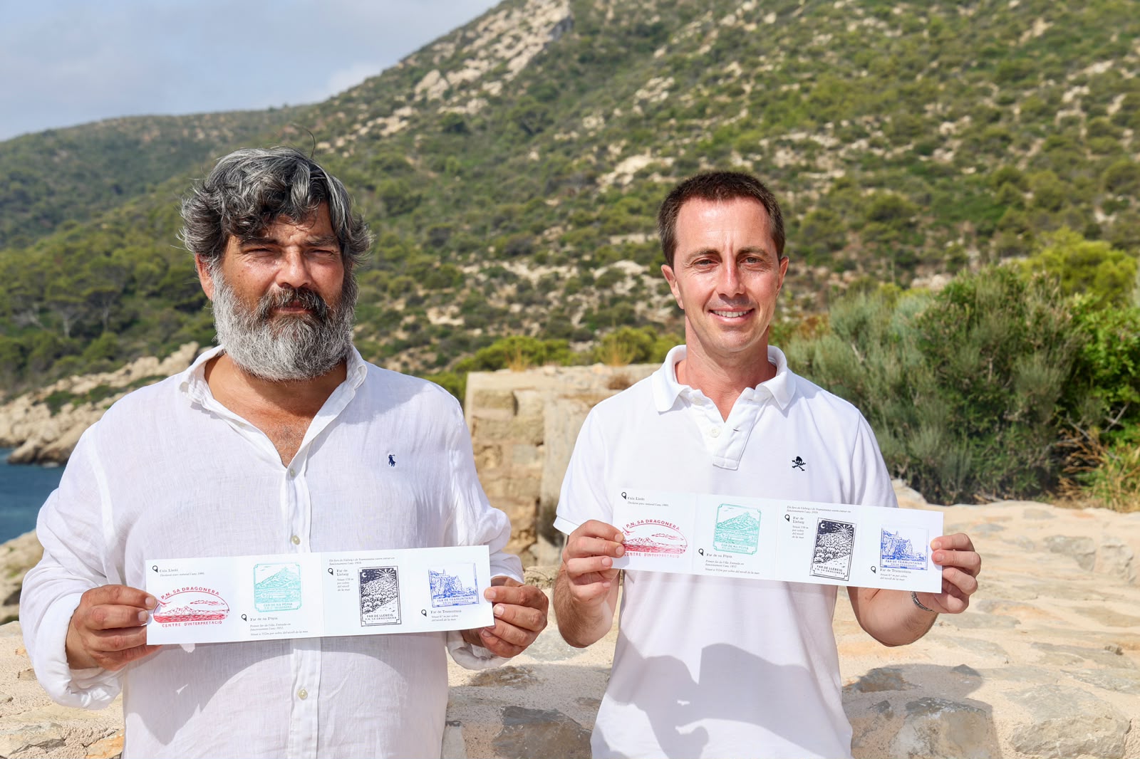 El president Galmés i el conseller Bestard a la presentació del Passaport de la Ruta dels Gegants de Llum a sa Dragonera.