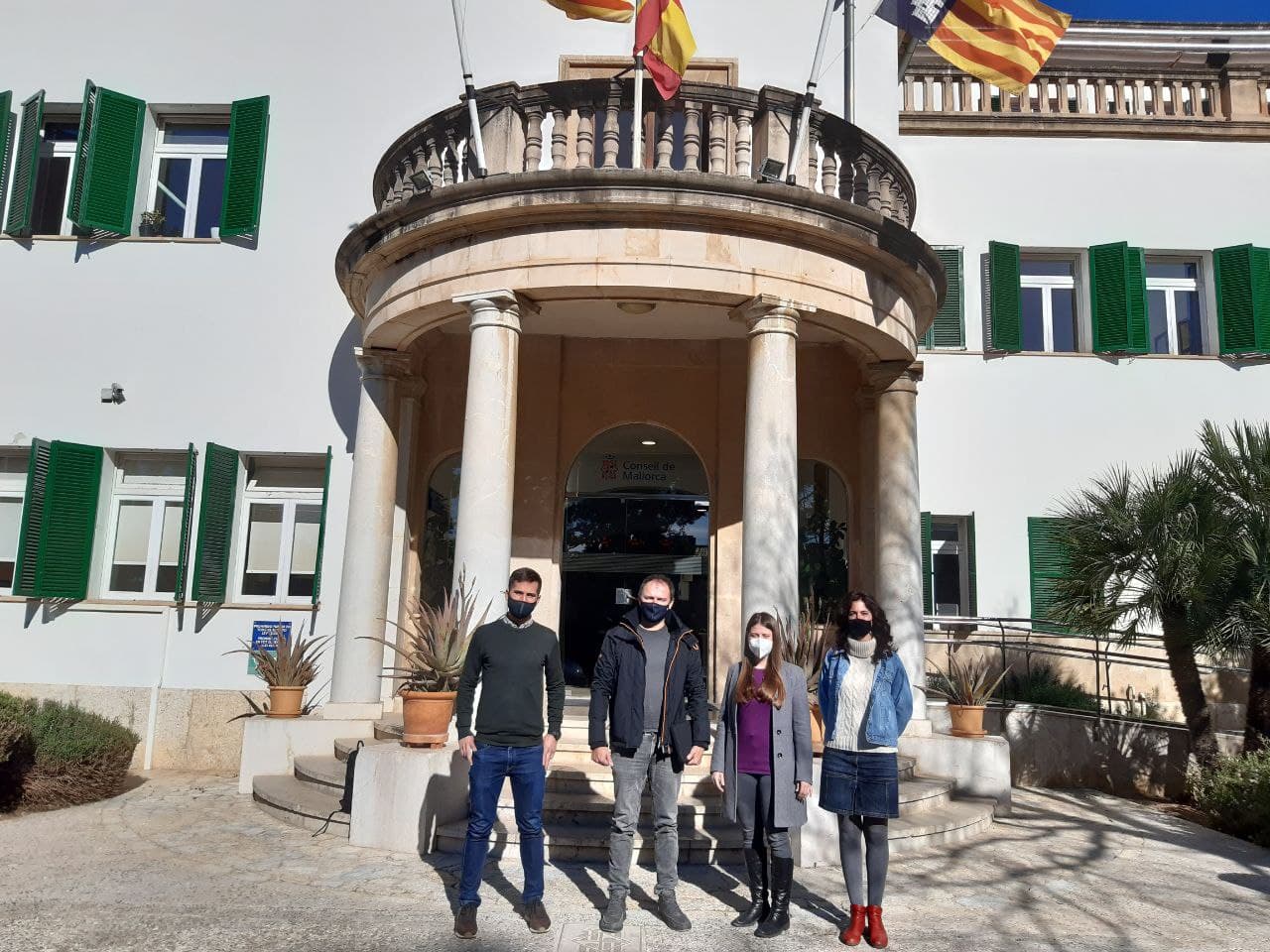 (De izquierda a derecha) Joan Ramon, gerente del Institut Balear de la Natura (IBANAT), Llorenç Mas, director general d'Espais Naturals i Biodiversitat, Aurora Ribot, vicepresidenta y consellera de Sostenibilitat i Medi Ambient, y Pilar Gómez, directora del Parc Natural de sa Dragonera.