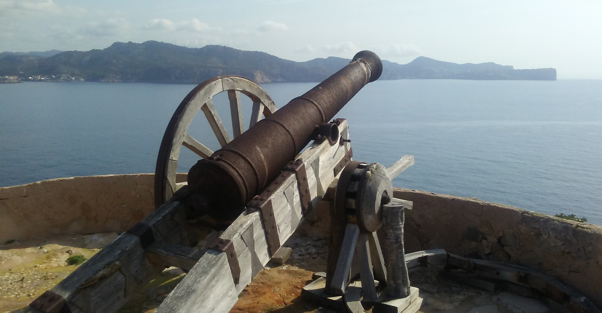 Canó amb curenya a la torre de guaita de Llebeig