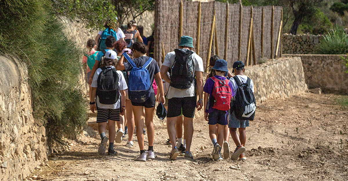 Estudiants fent una visita